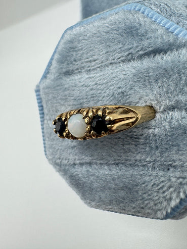 9ct gold opal and sapphire ring