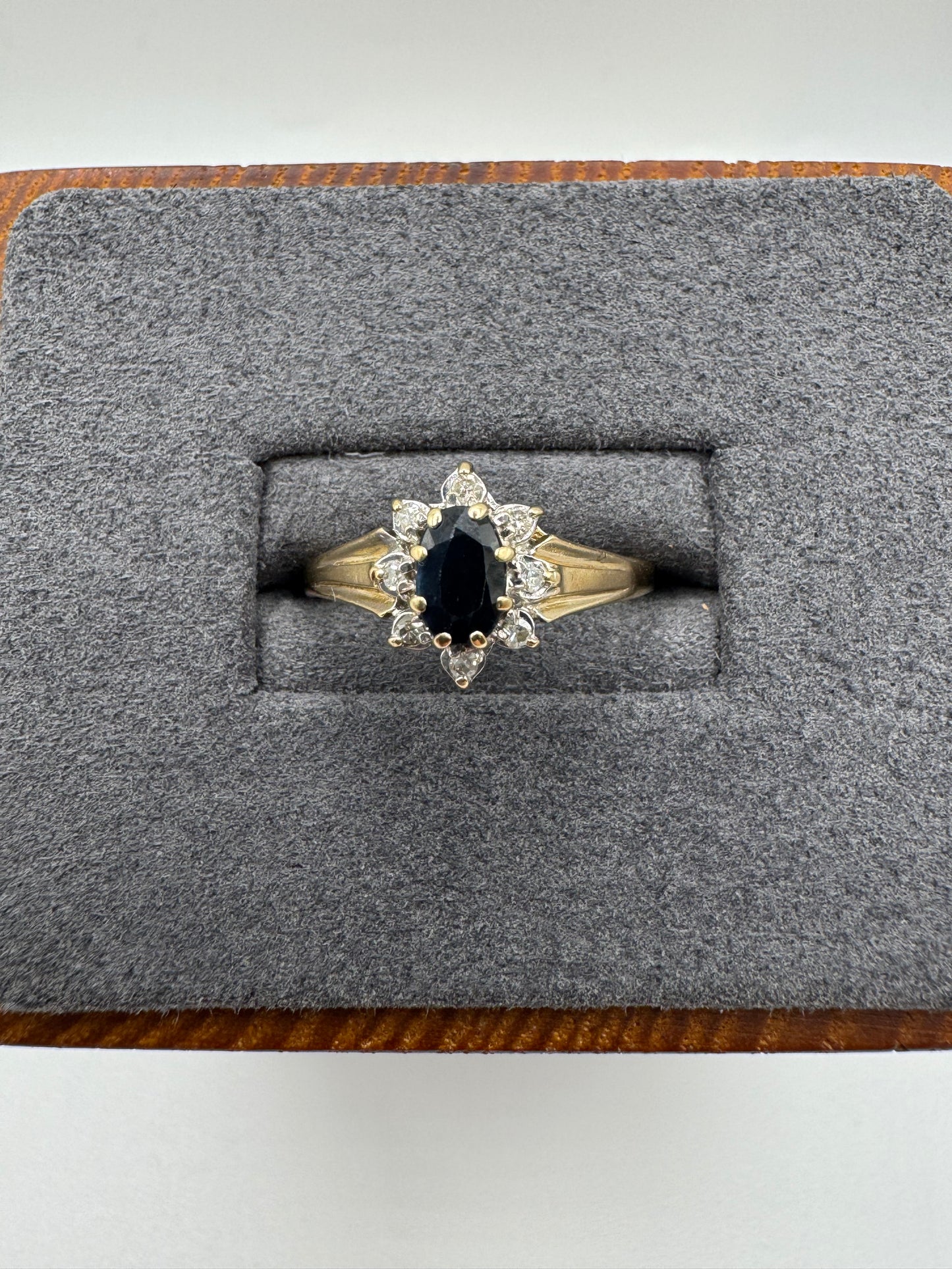 9ct gold sapphire and diamond cluster ring