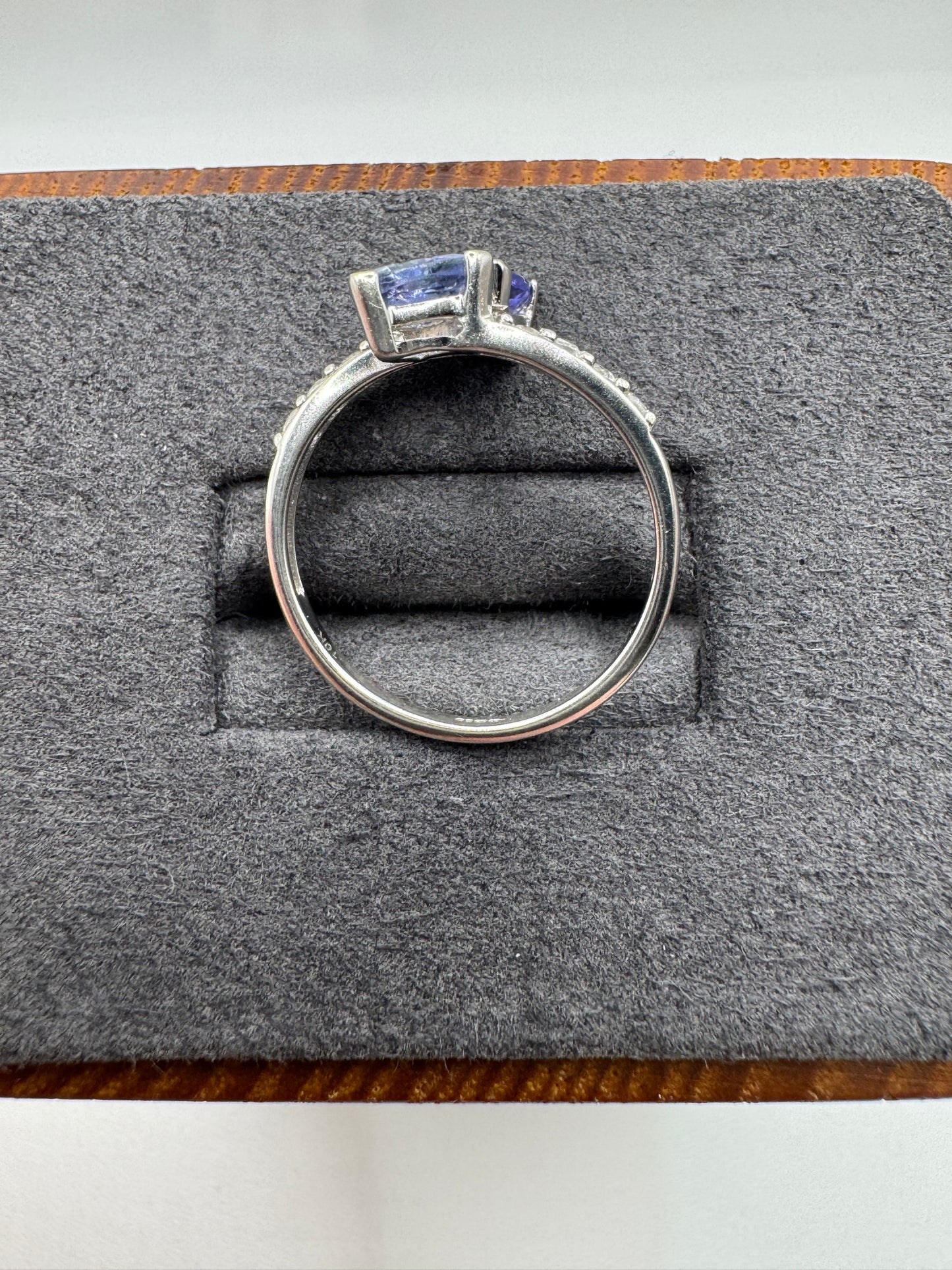 9ct white gold tanzanite and zircon ring