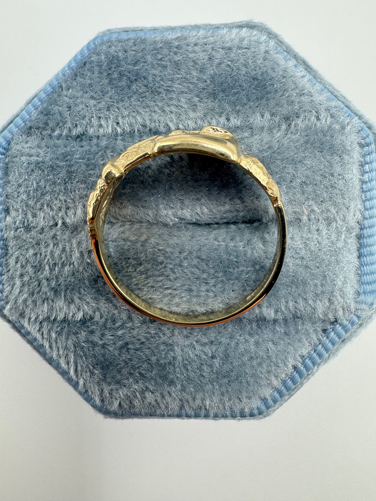 9ct gold engraved buckle ring