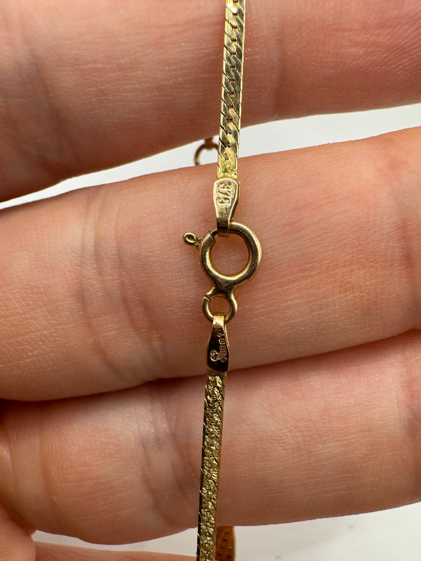 9ct gold bracelet 8