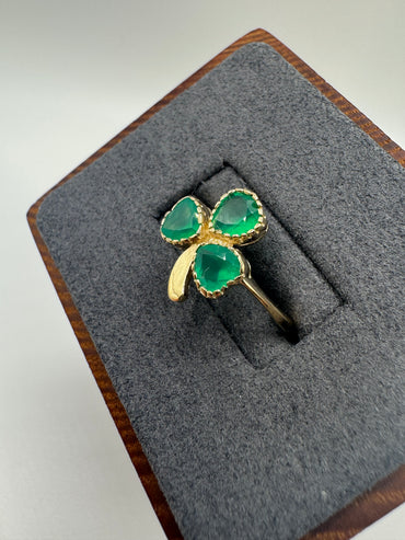 9ct gold green agate shamrock ring