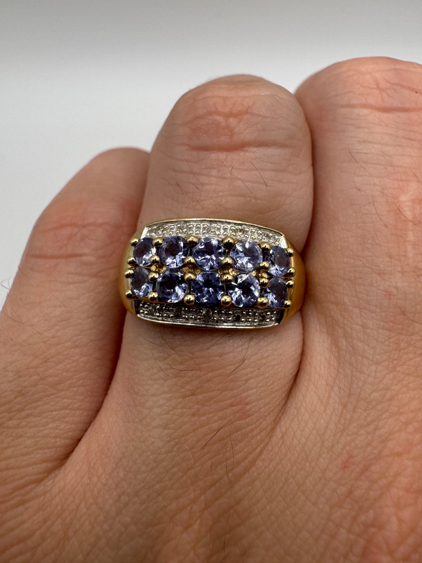 9ct gold tanzanite and diamond ring