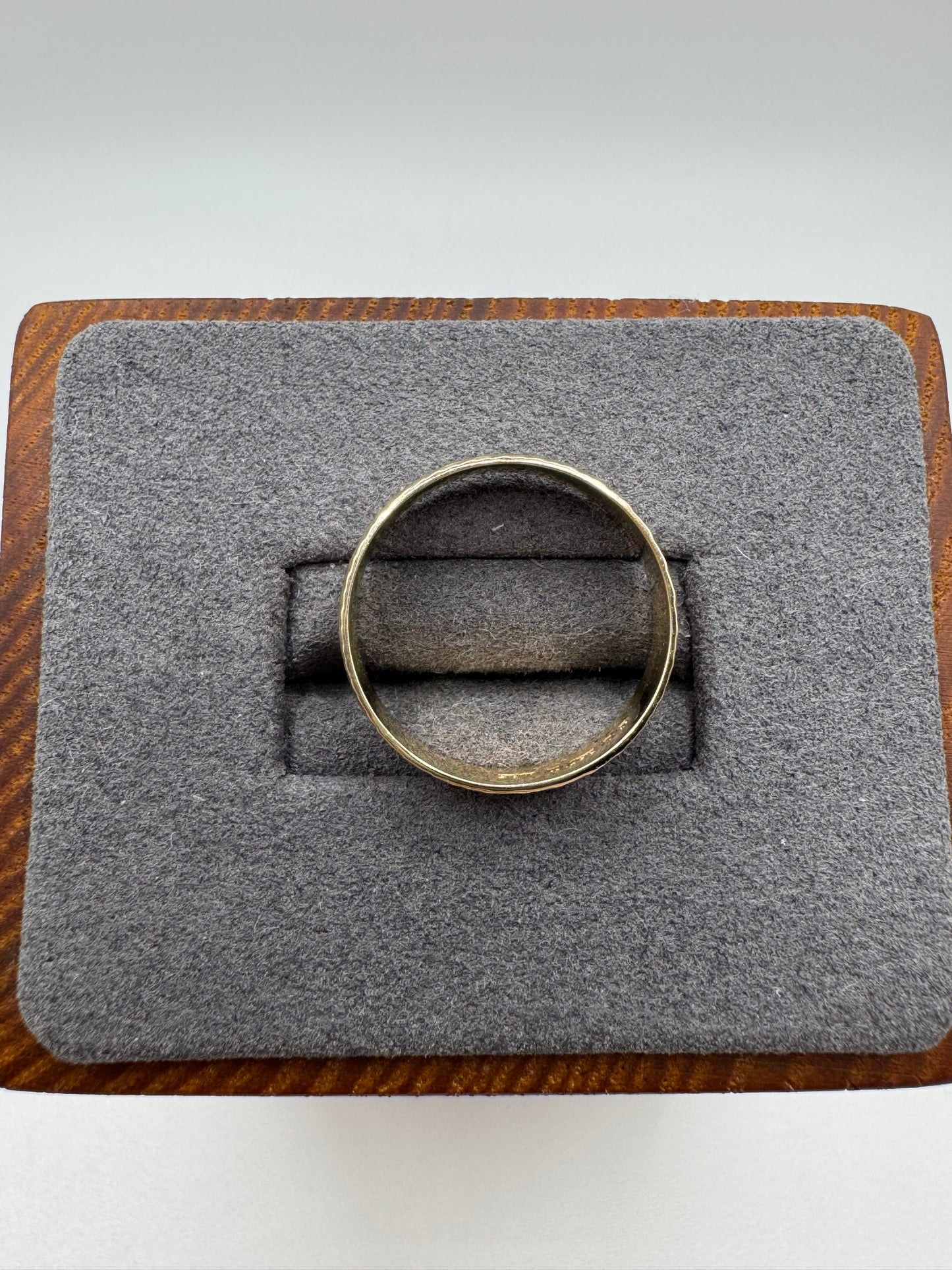 9ct gold engraved wedding style band