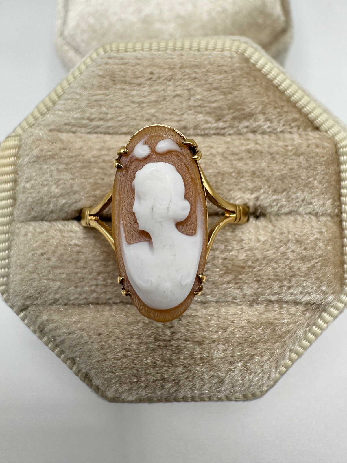 9ct gold cameo ring