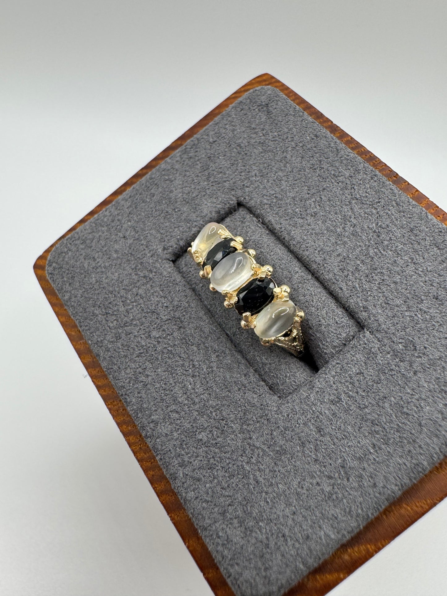 9ct gold moonstone and sapphire ring