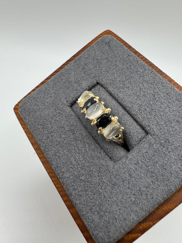 9ct gold moonstone and sapphire ring