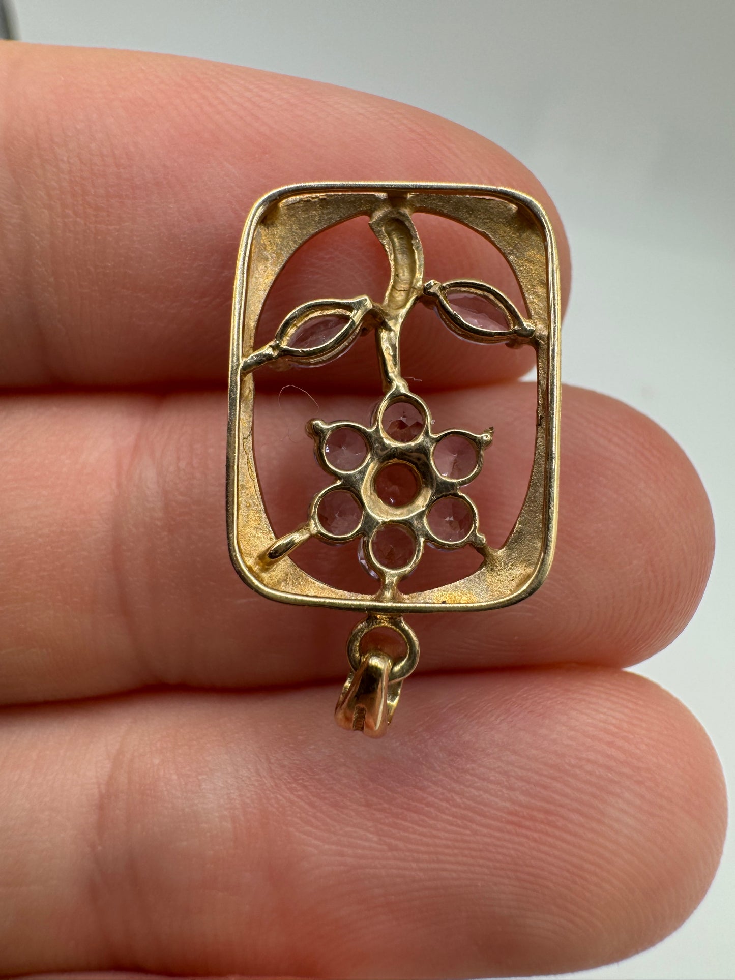 9ct gold tanzanite flower pendant