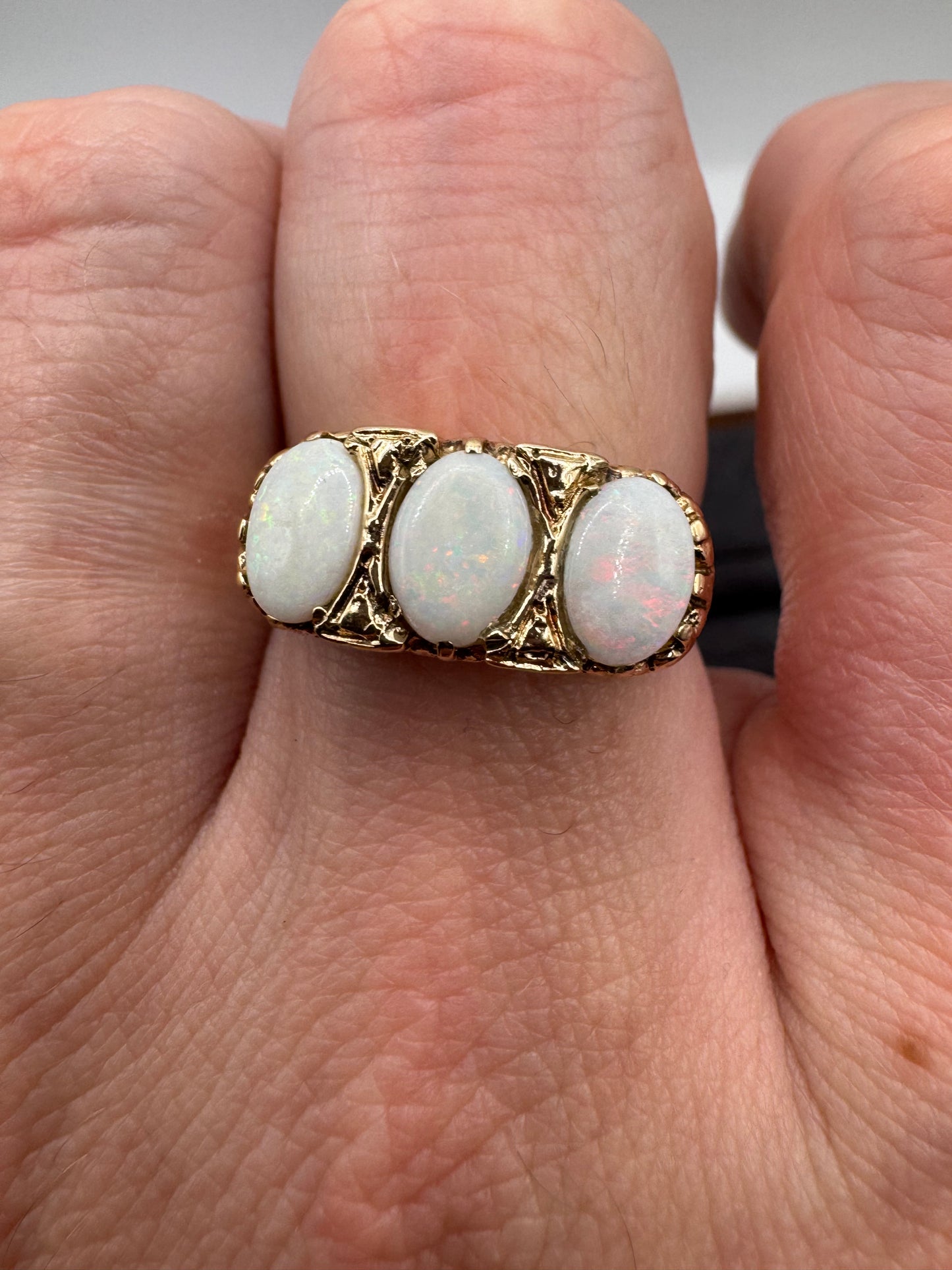 9ct gold opal ring