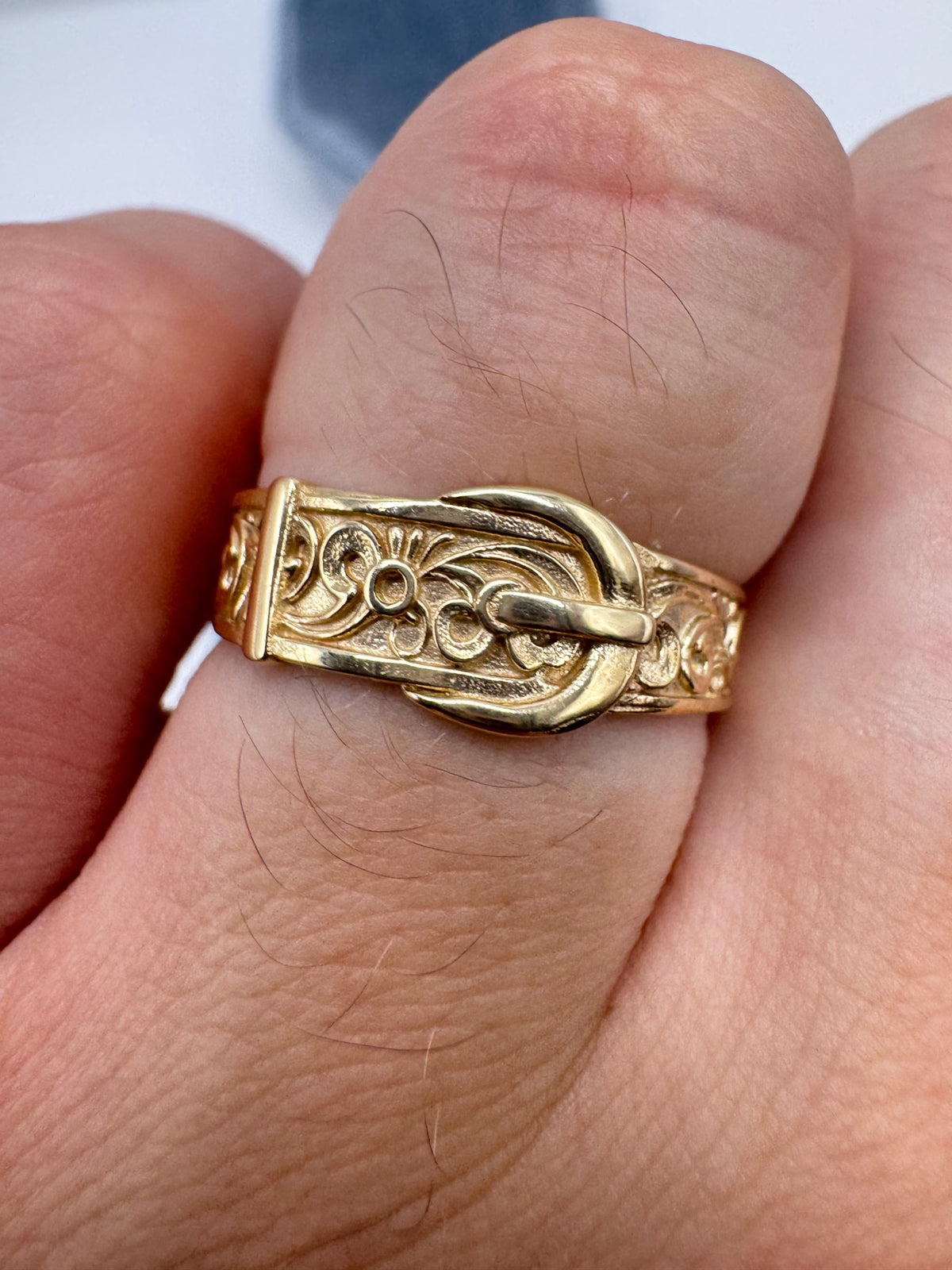 9ct gold engraved buckle ring