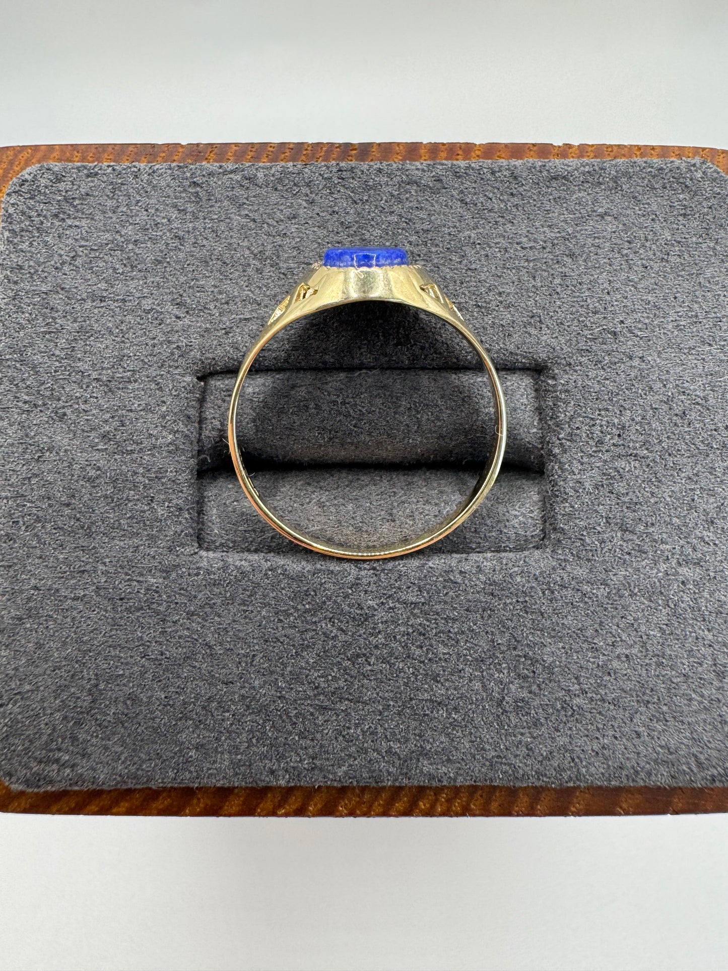 9ct gold lapis lazuli signet ring