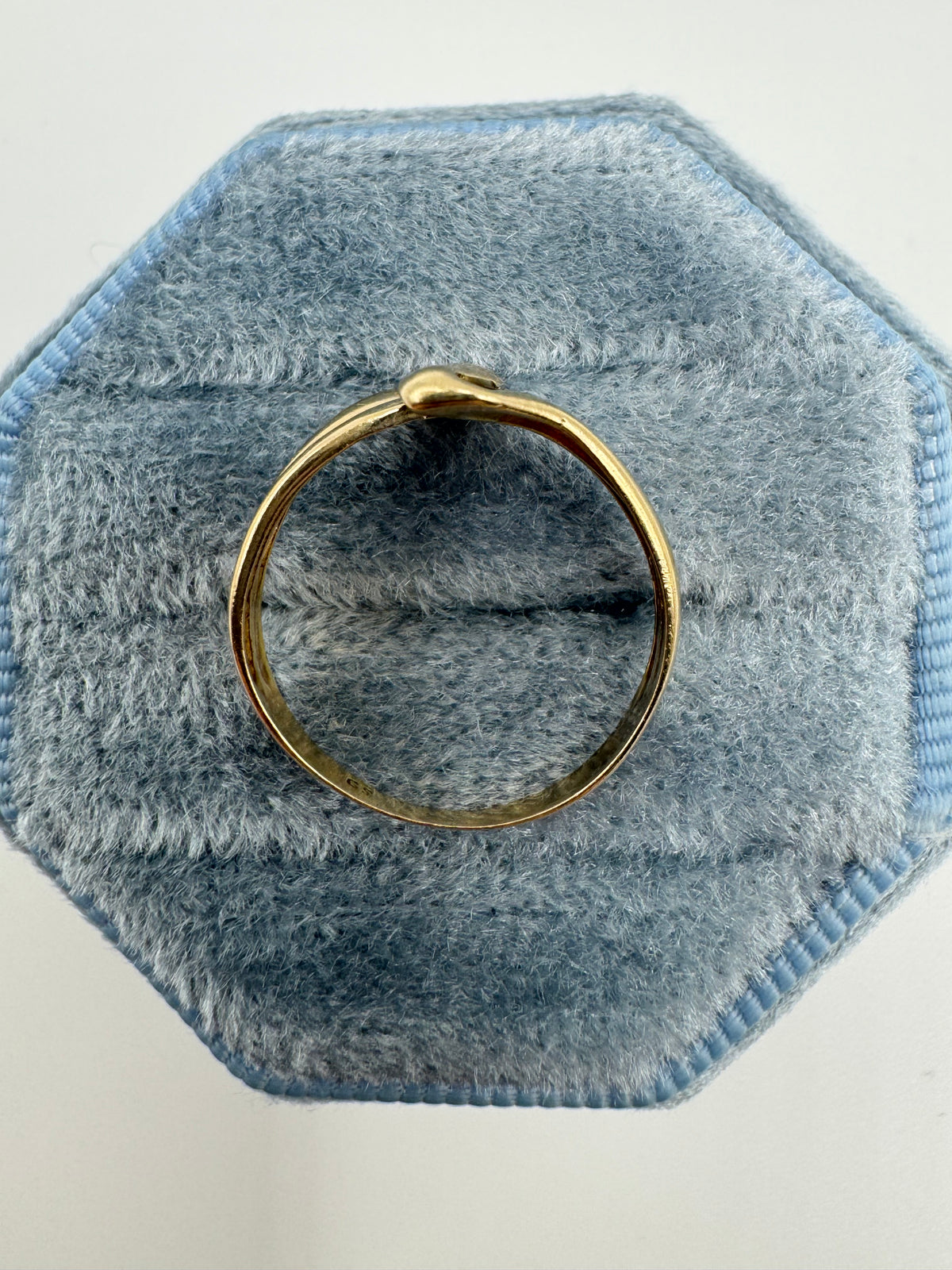 9ct gold patterned ring
