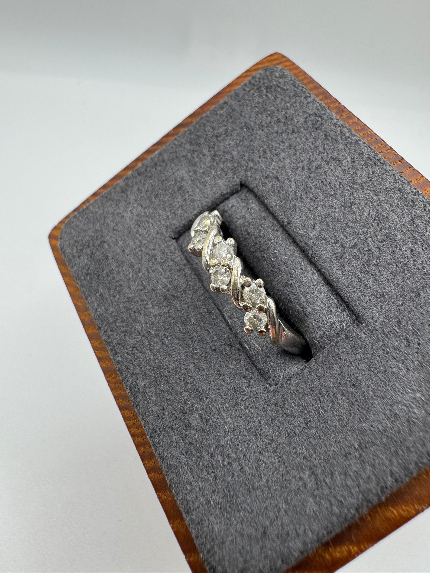 9ct white gold 0.33ct diamond ring