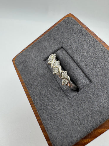 9ct white gold 0.33ct diamond ring