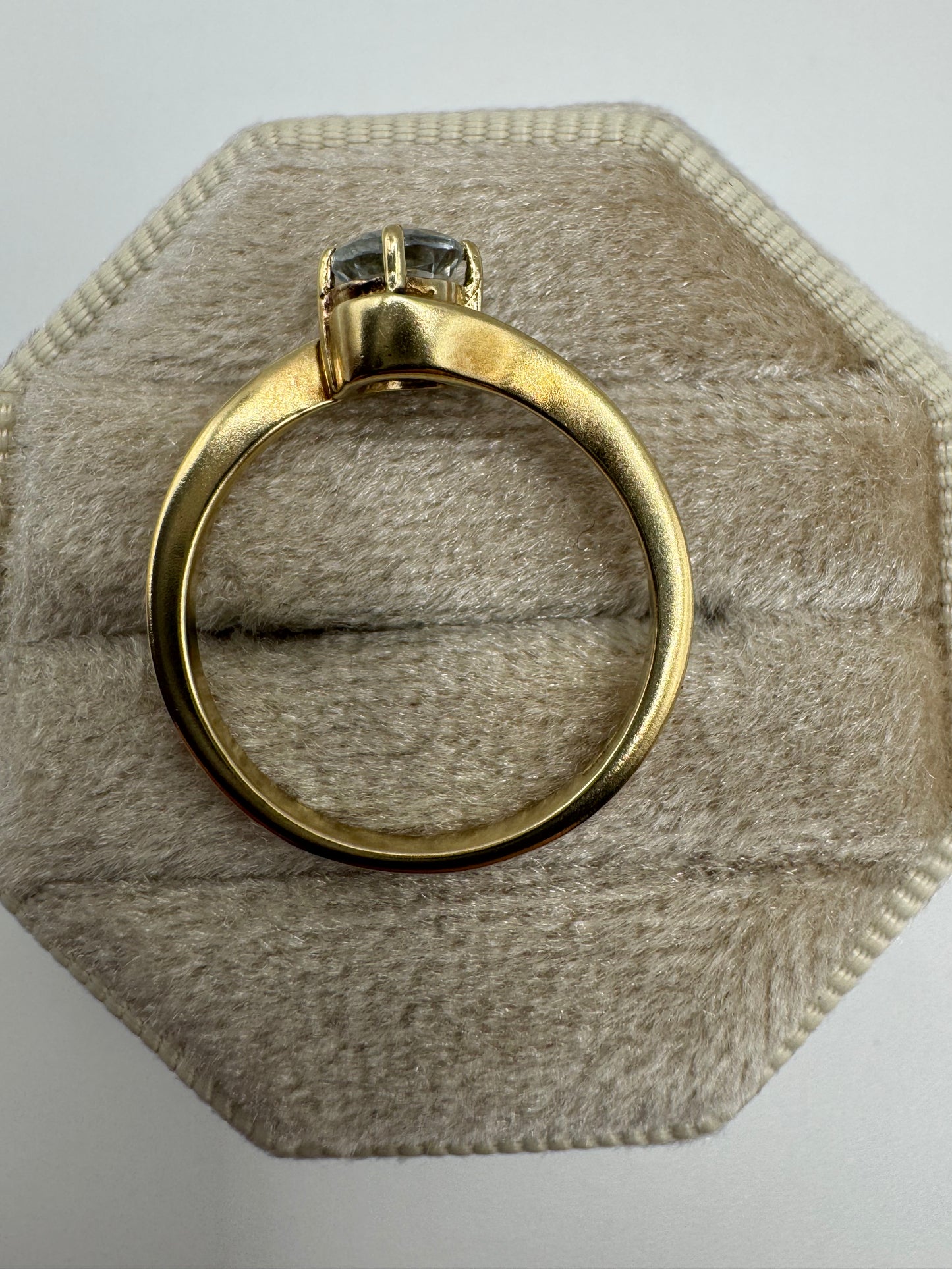 9ct gold aquamarine ring