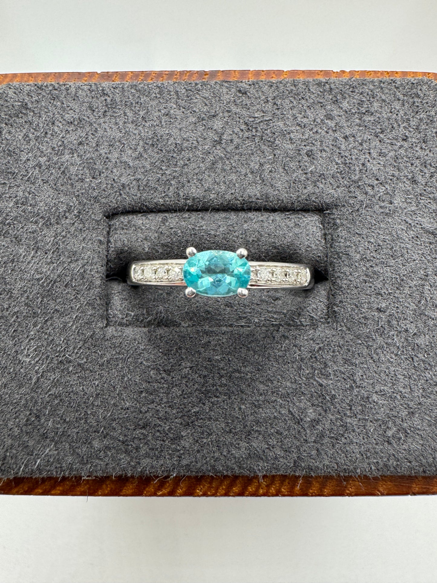 9ct white gold apatite and diamond ring