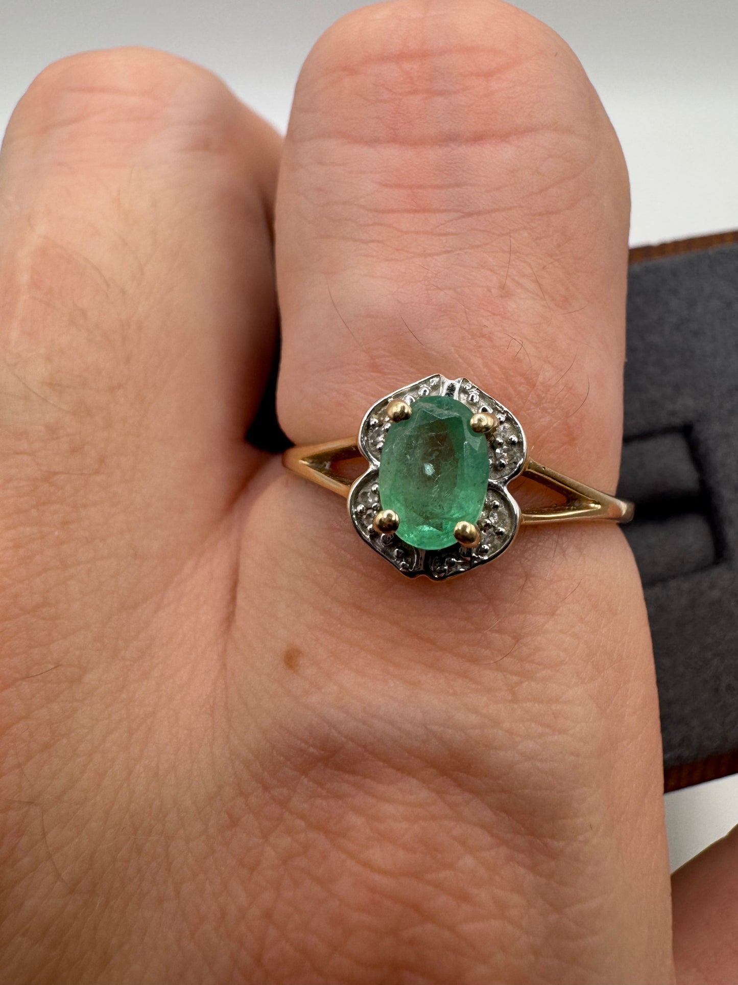 9ct gold emerald and diamond ring