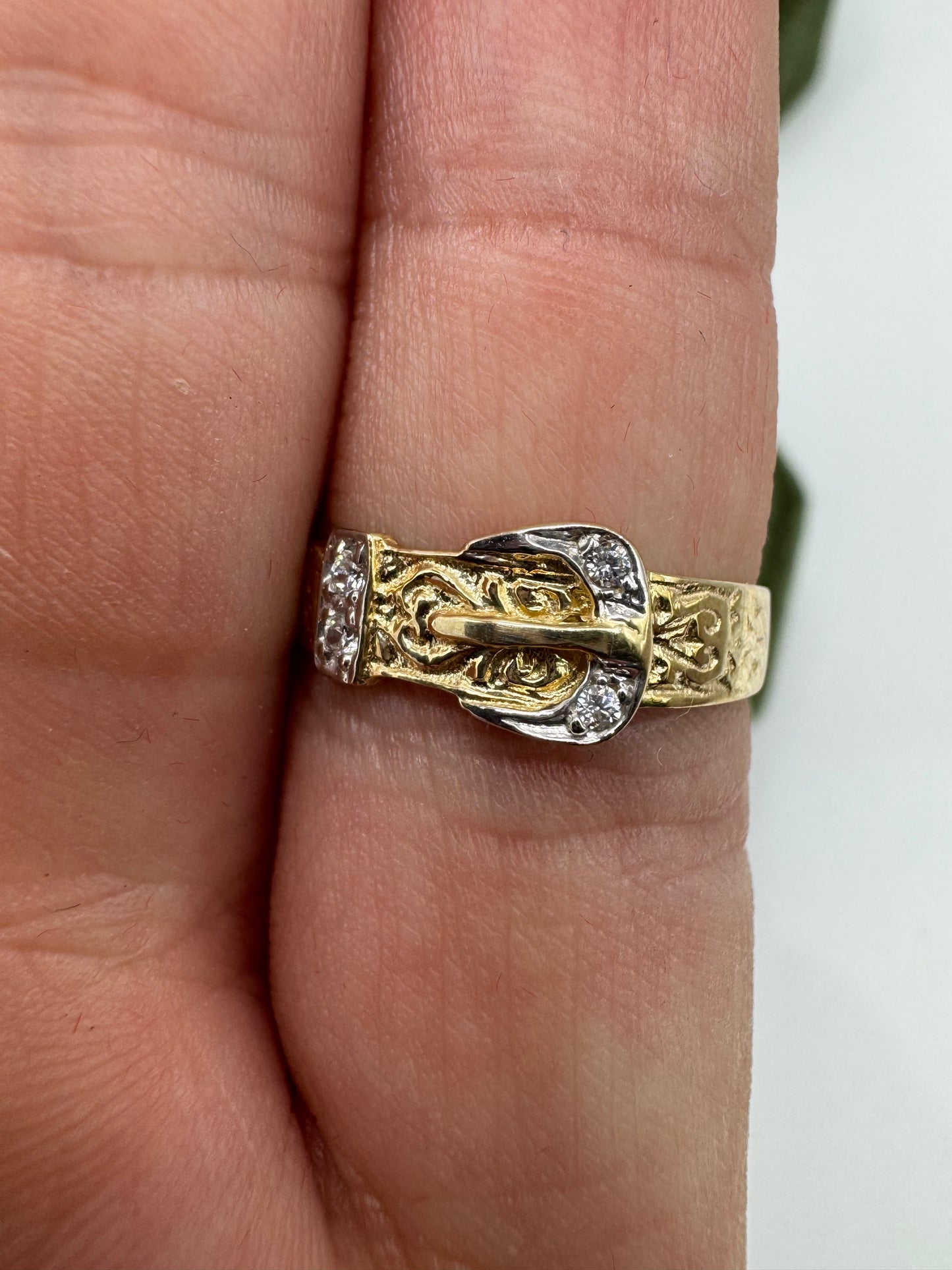 9ct gold cz engraved buckle ring