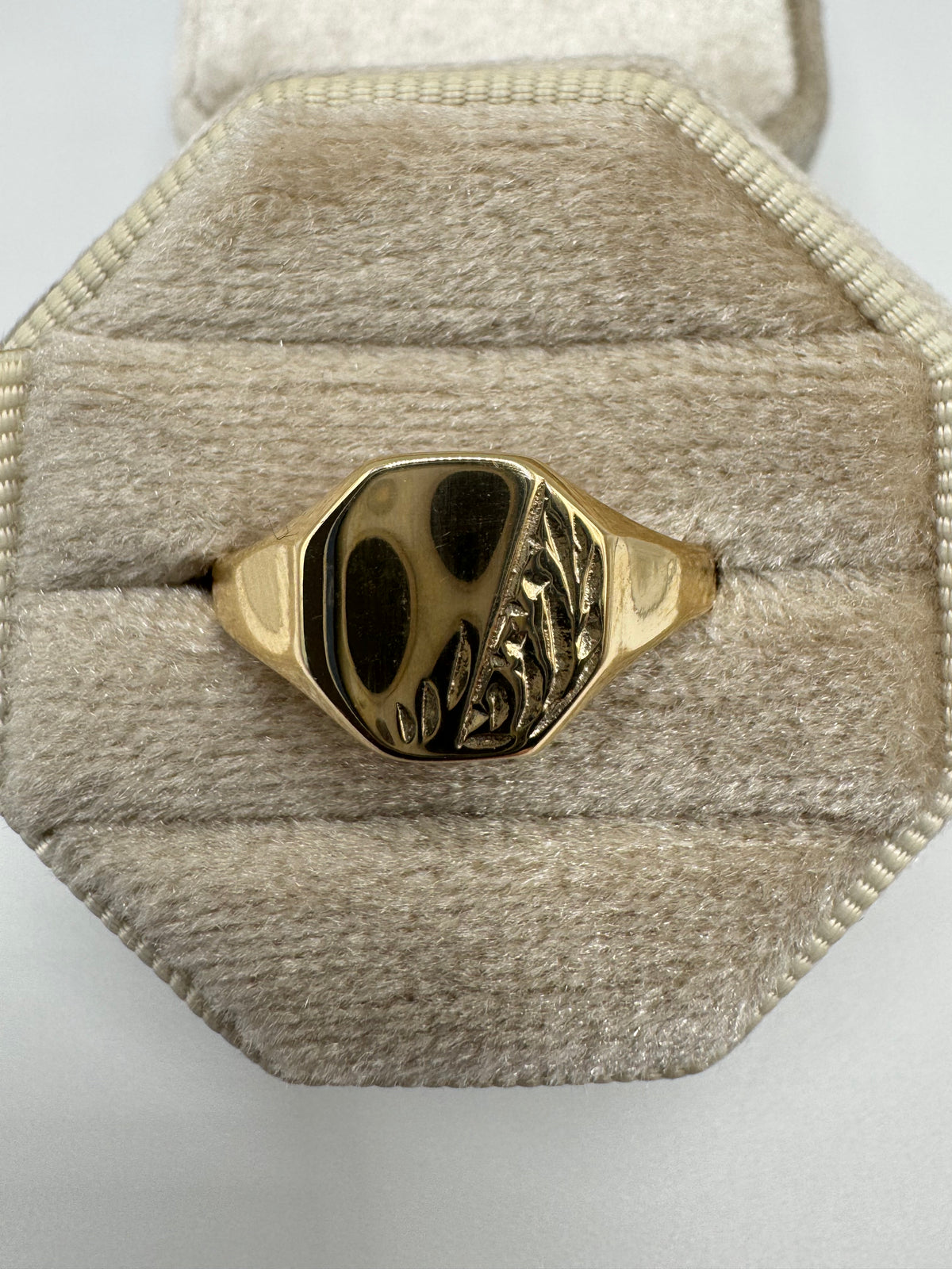 9ct gold engraved signet ring