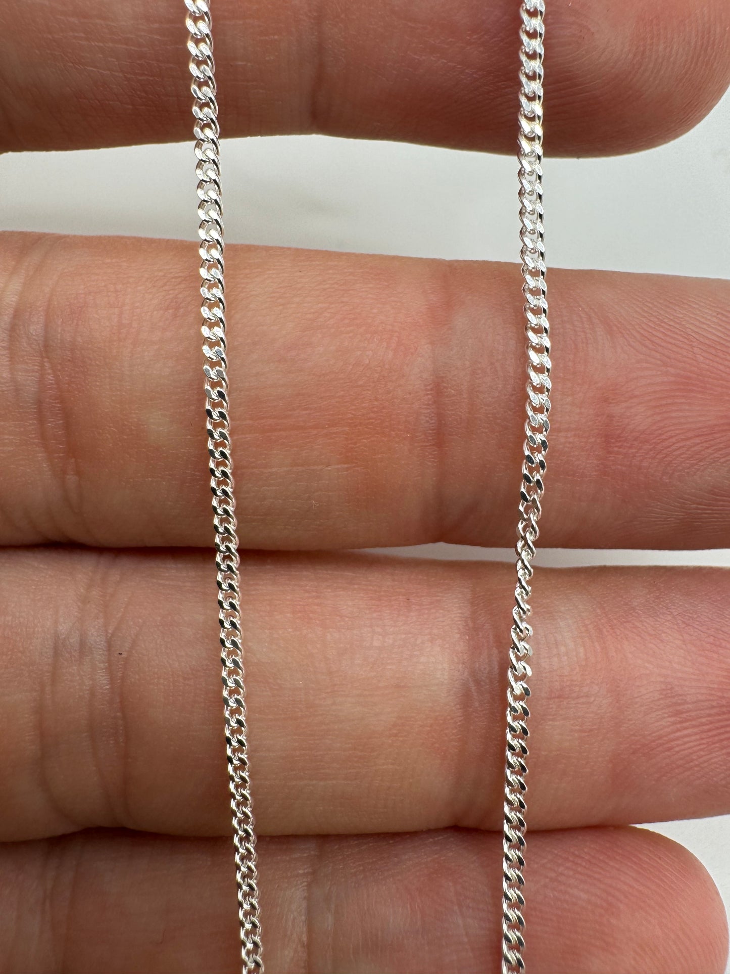 Silver curb chain 3 22”