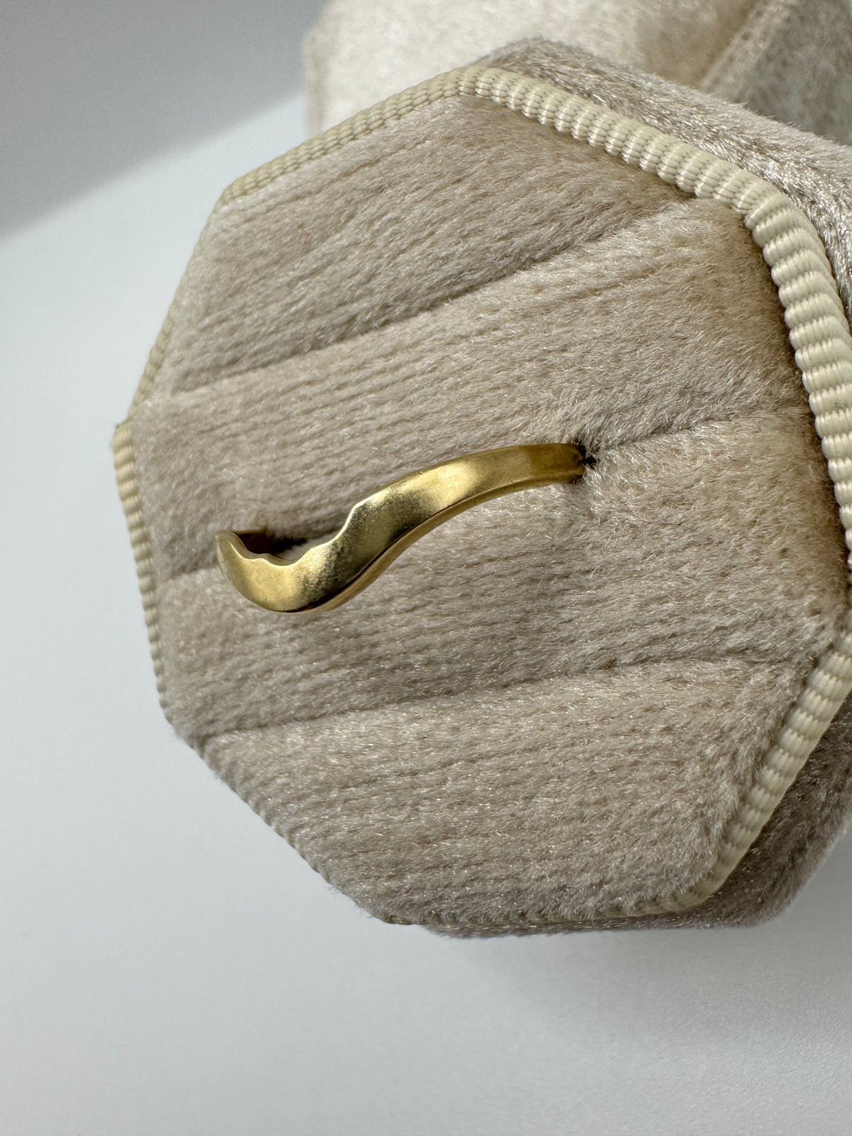 9ct gold shaped wishbone ring