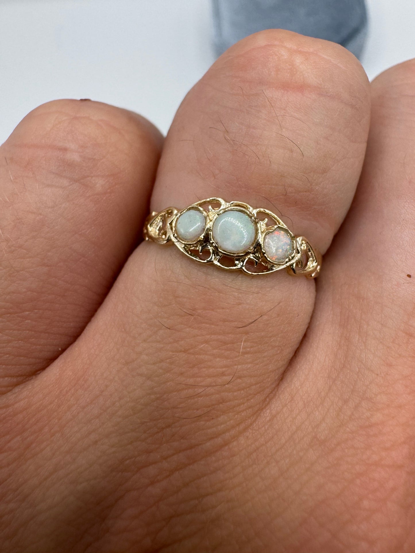 9ct gold opal ring