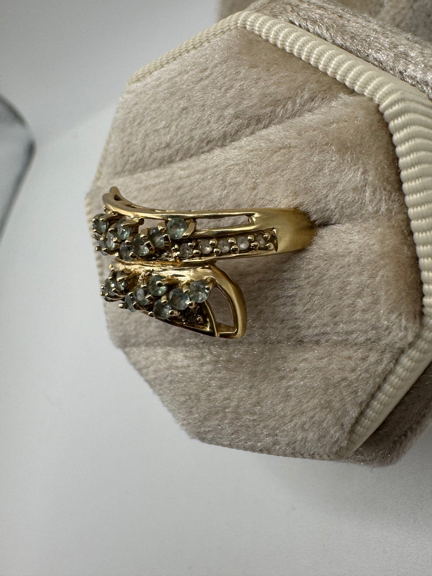 9ct gold alexandrite and zircon ring