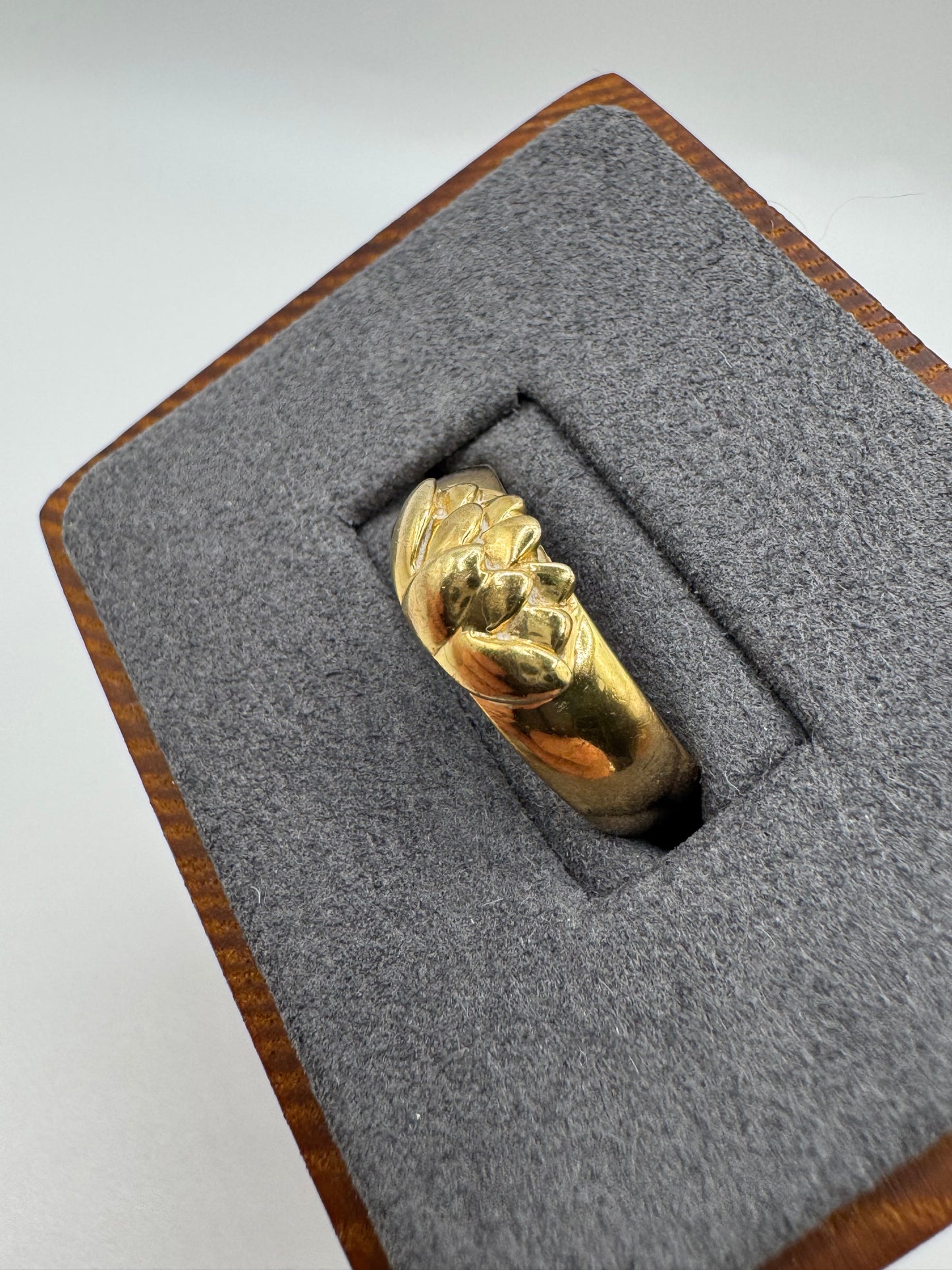 Heavy 9ct gold lotus flower ring