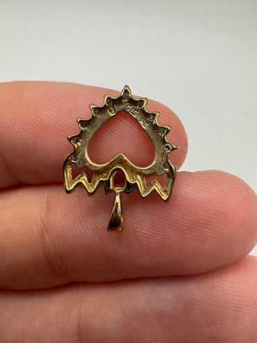 9ct gold 13 point diamond “MUM” pendant