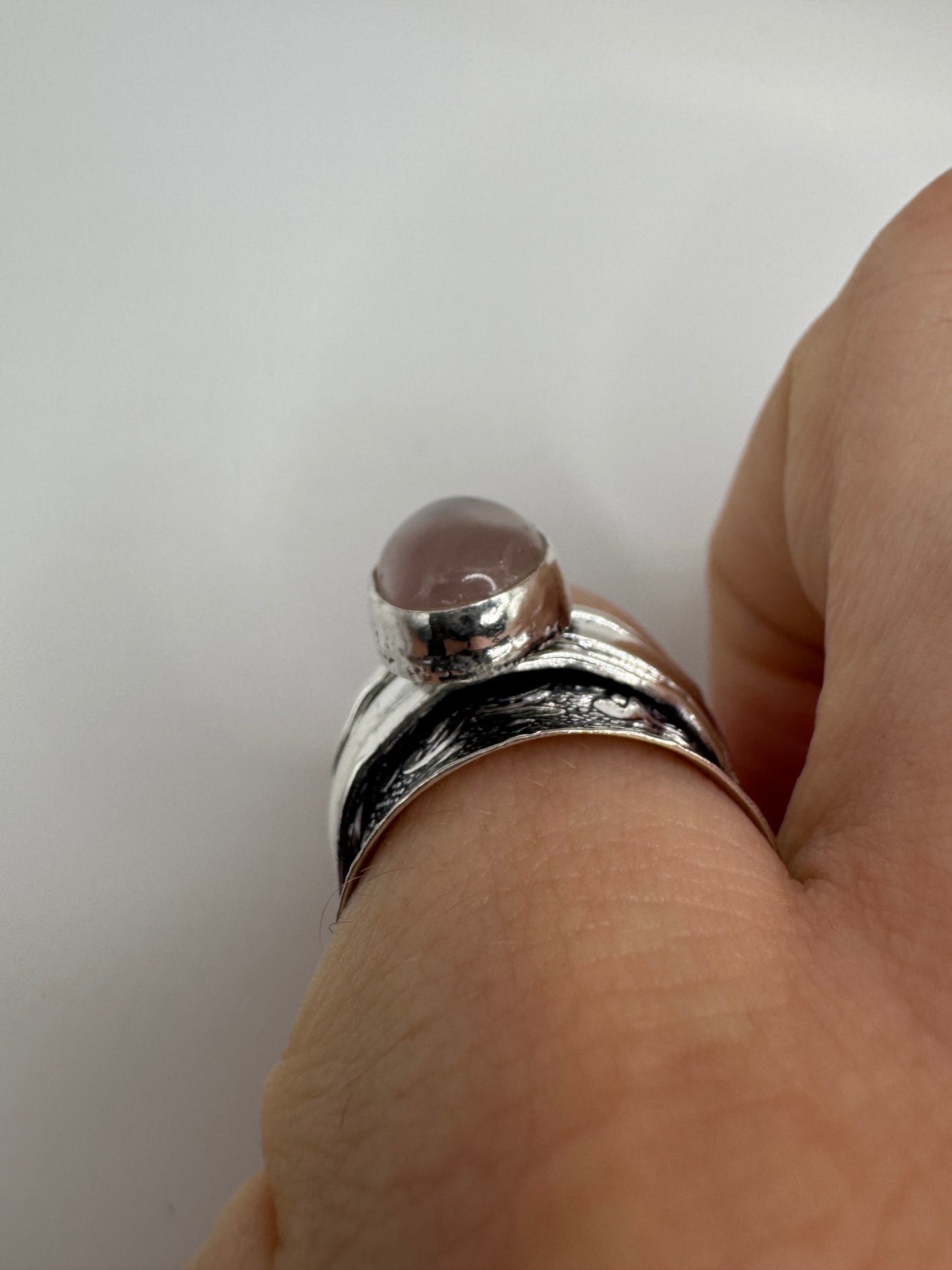 Silver rose quartz spinning ring (6.25-M1/2)