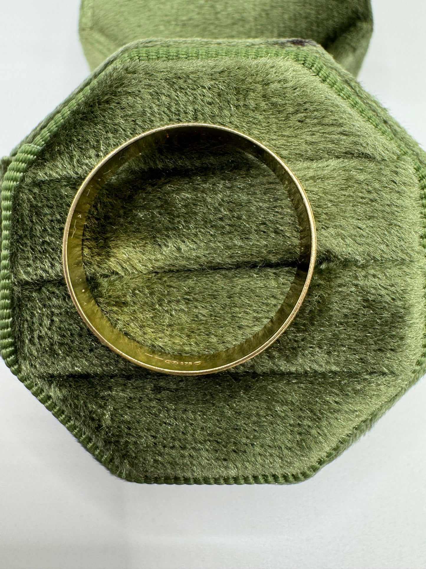 9ct gold patterned band