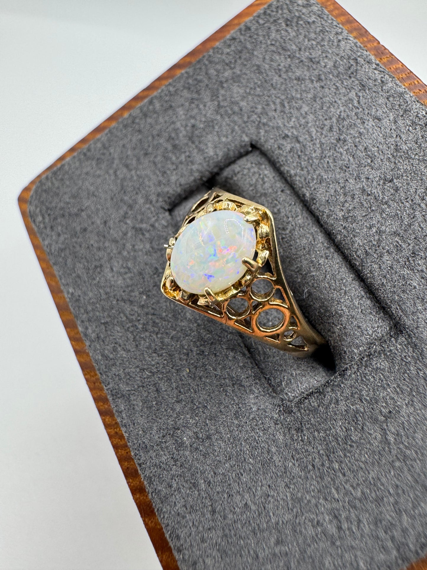9ct gold opal ring