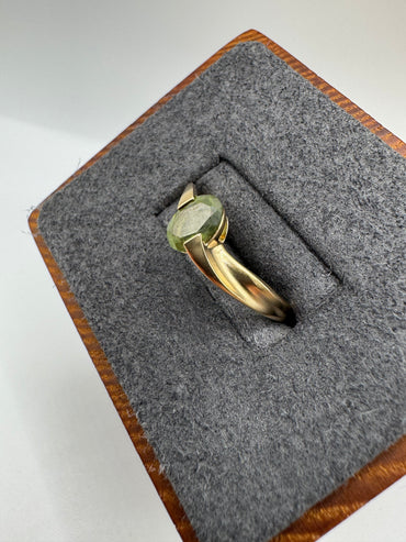 9ct gold quartz ring