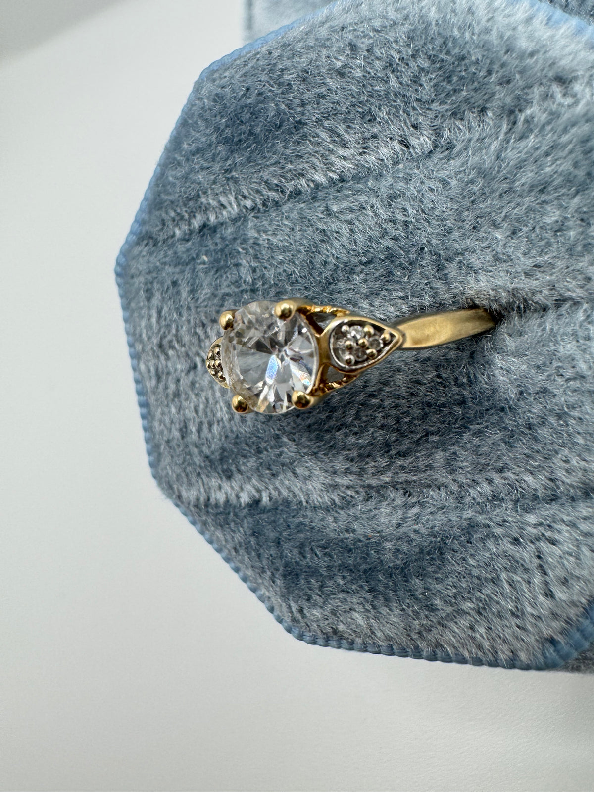 9ct gold white sapphire and diamond ring