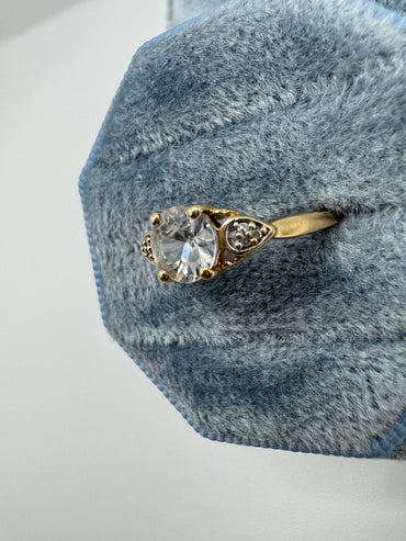 9ct gold white sapphire and diamond ring