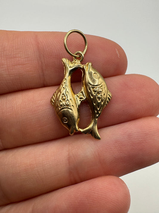 9ct gold fish pendant