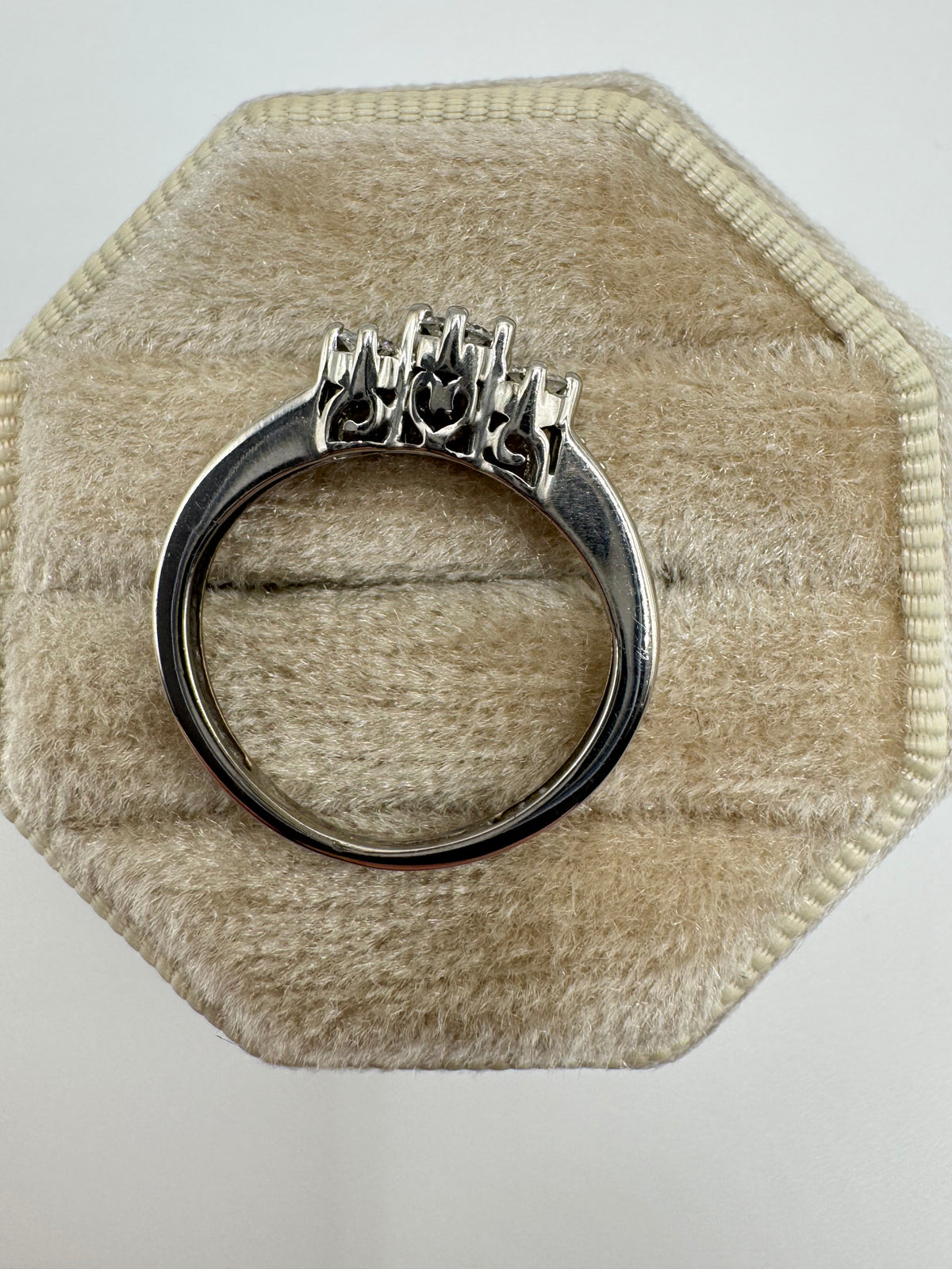 9ct white gold diamond cluster ring