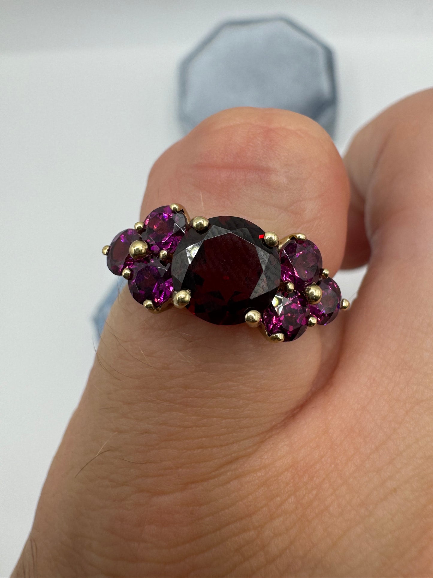 9ct gold garnet cluster ring
