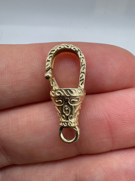 9ct gold 24mm engraved clasp