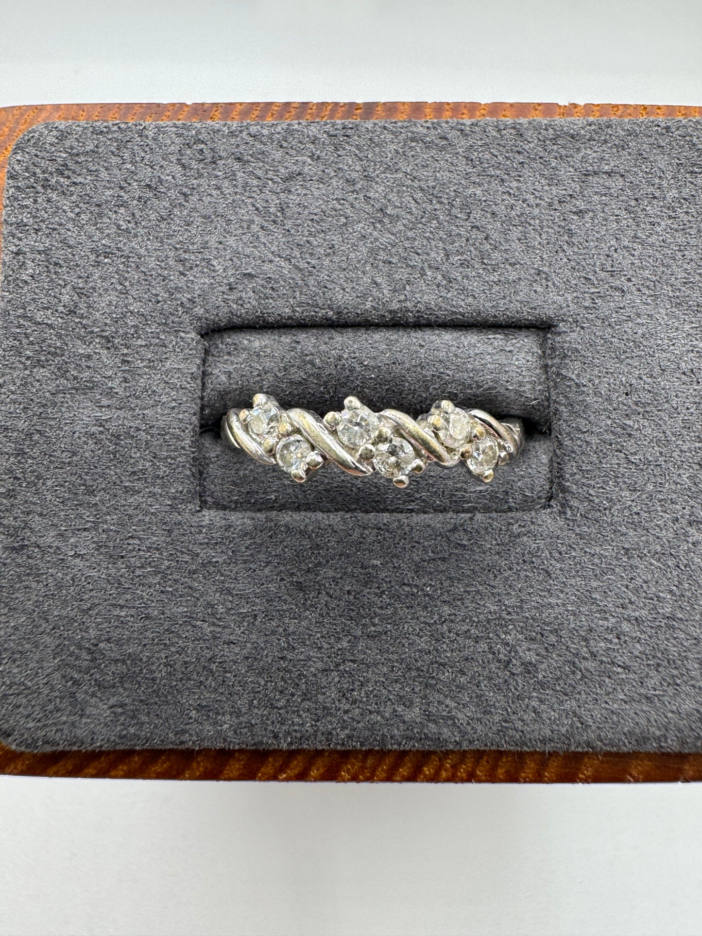 9ct white gold 0.33ct diamond ring