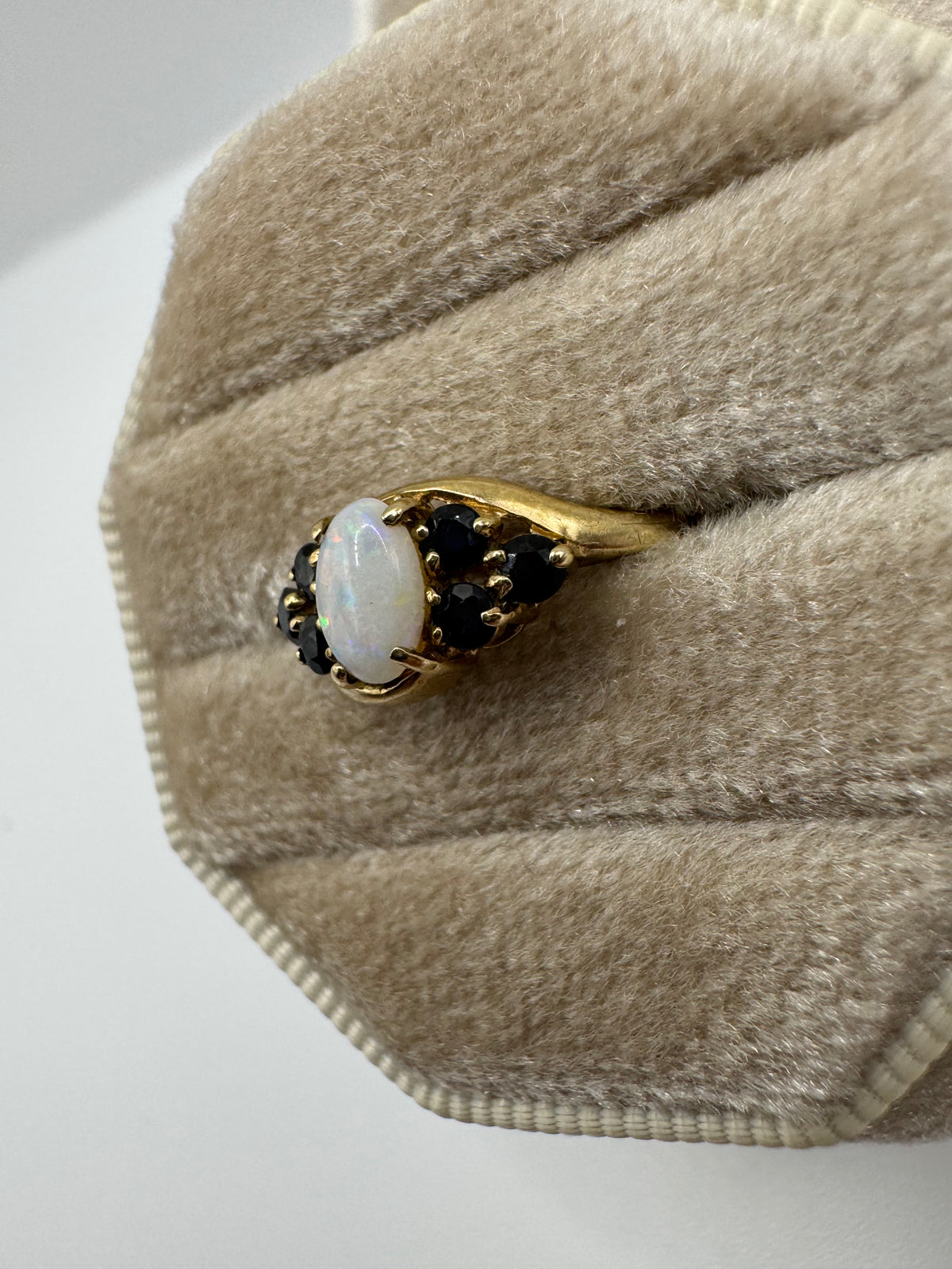 9ct gold opal and sapphire ring