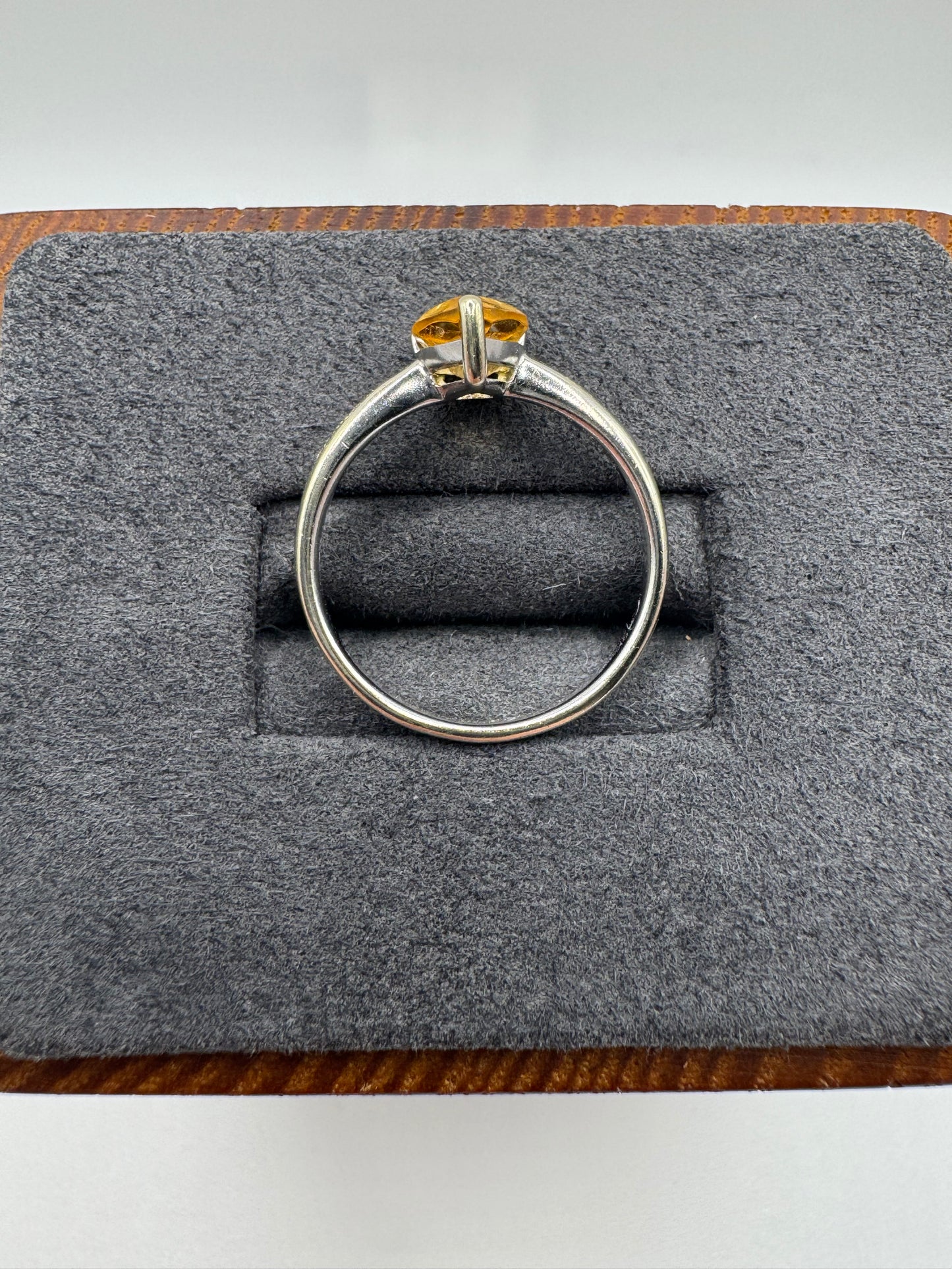 9ct white gold citrine ring