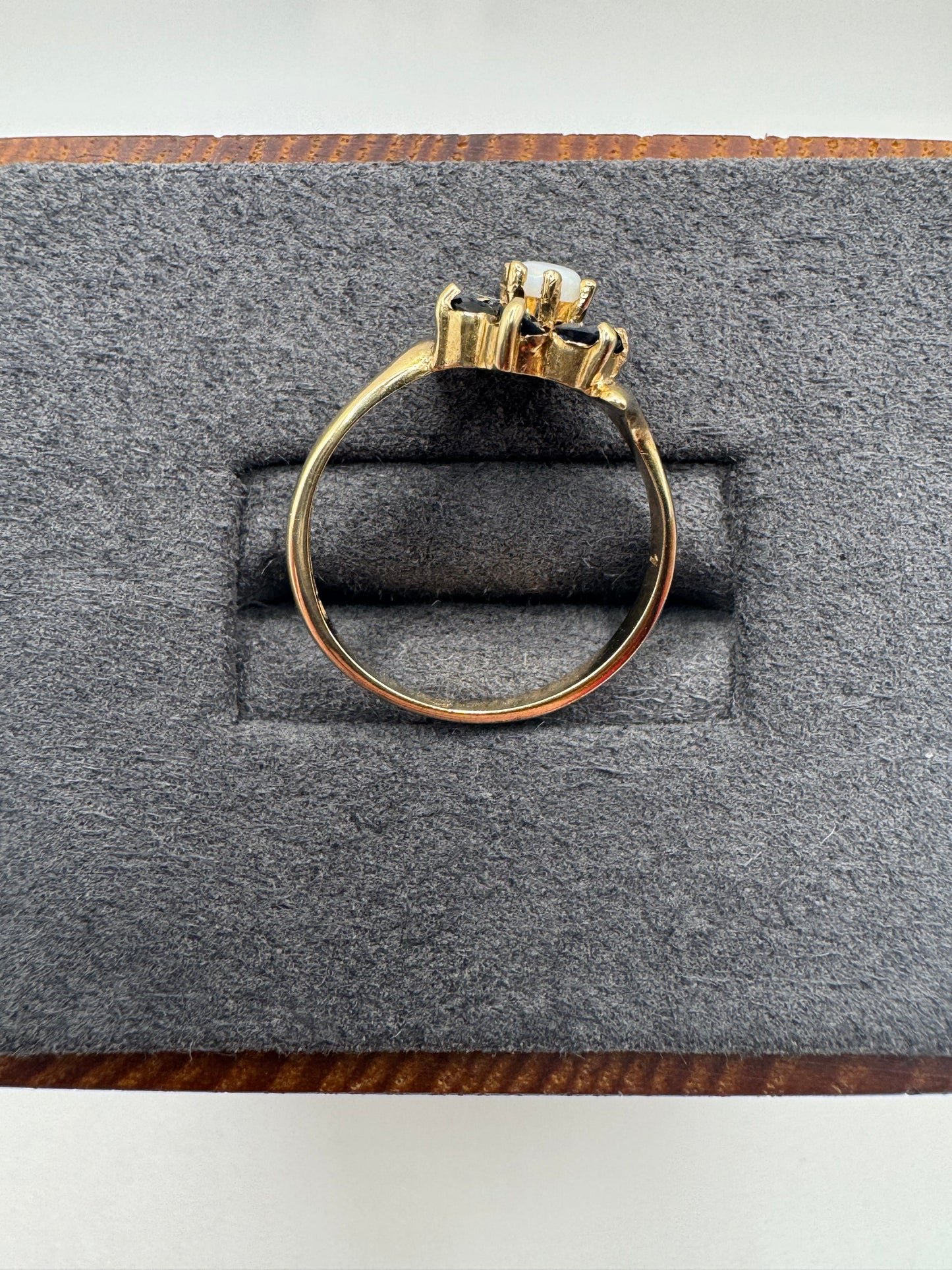 9ct gold opal and sapphire ring