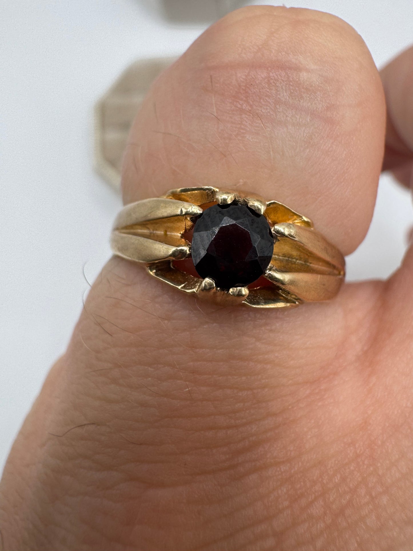 9ct gold garnet gypsy ring