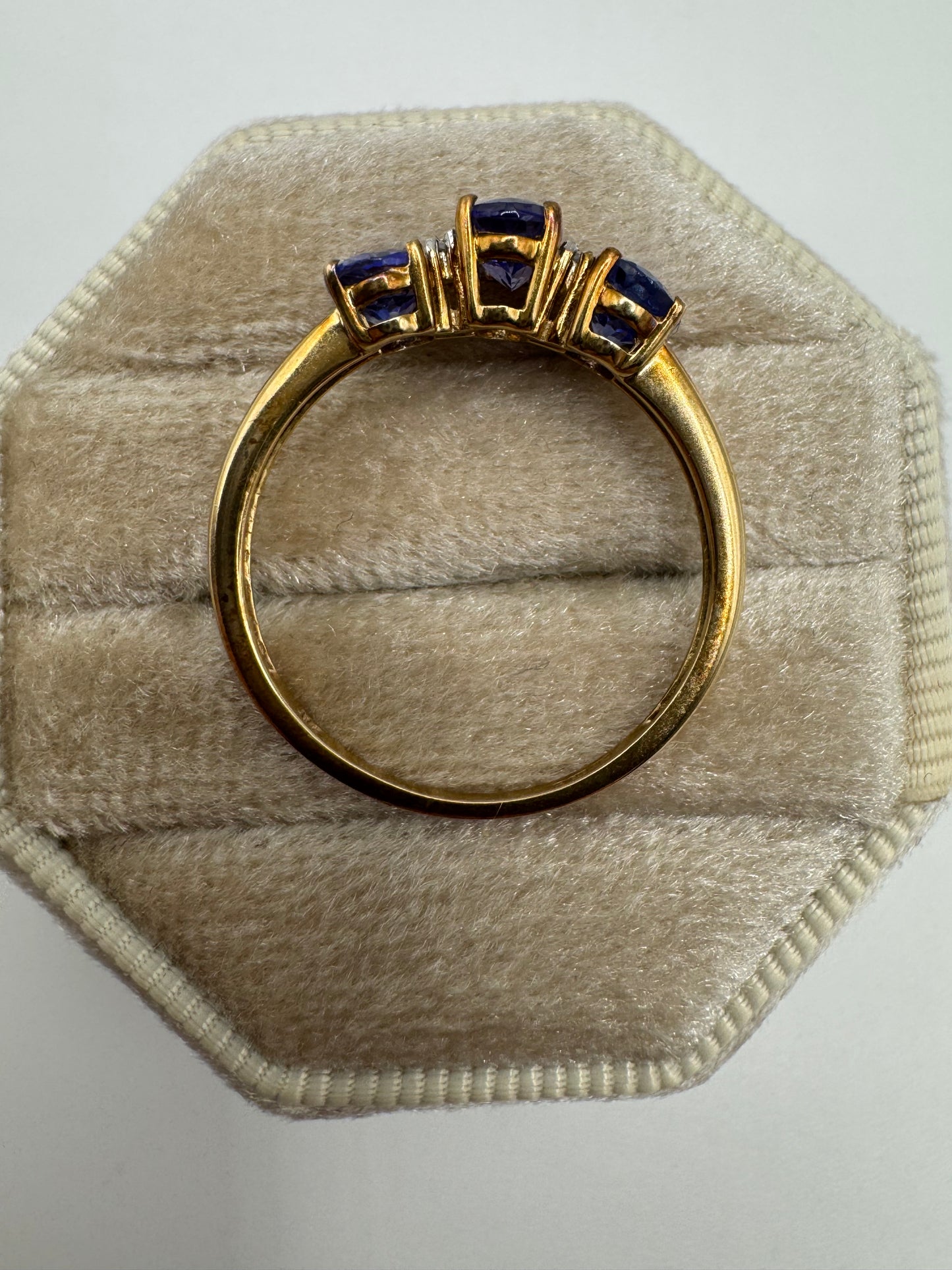 9ct gold tanzanite and diamond ring