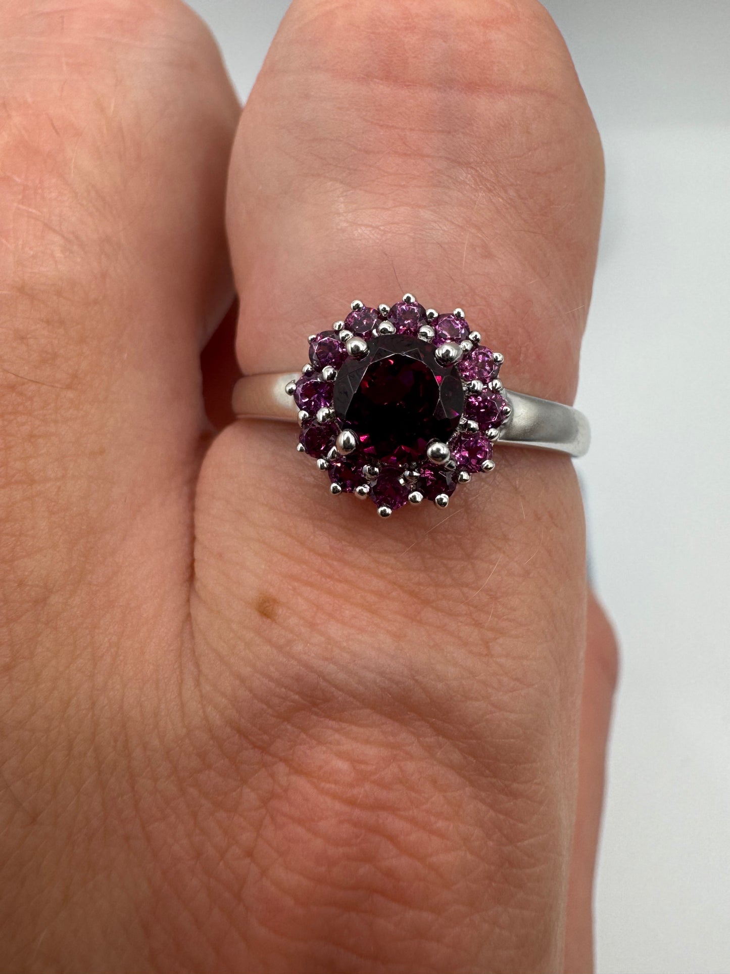 9ct white gold garnet cluster ring