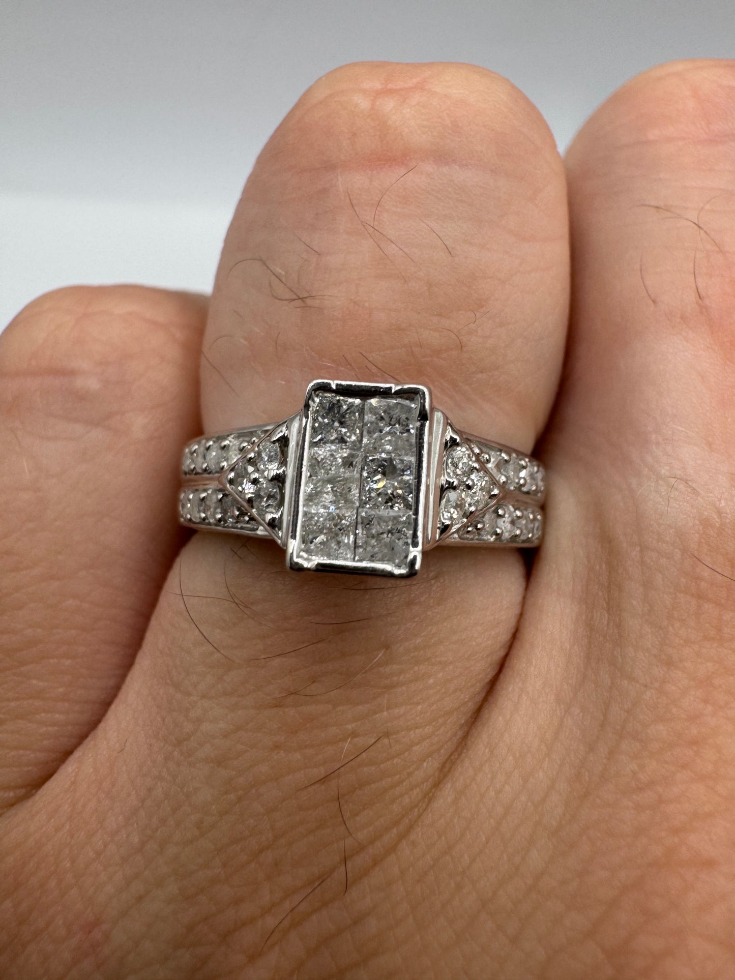 9ct white gold diamond cluster ring