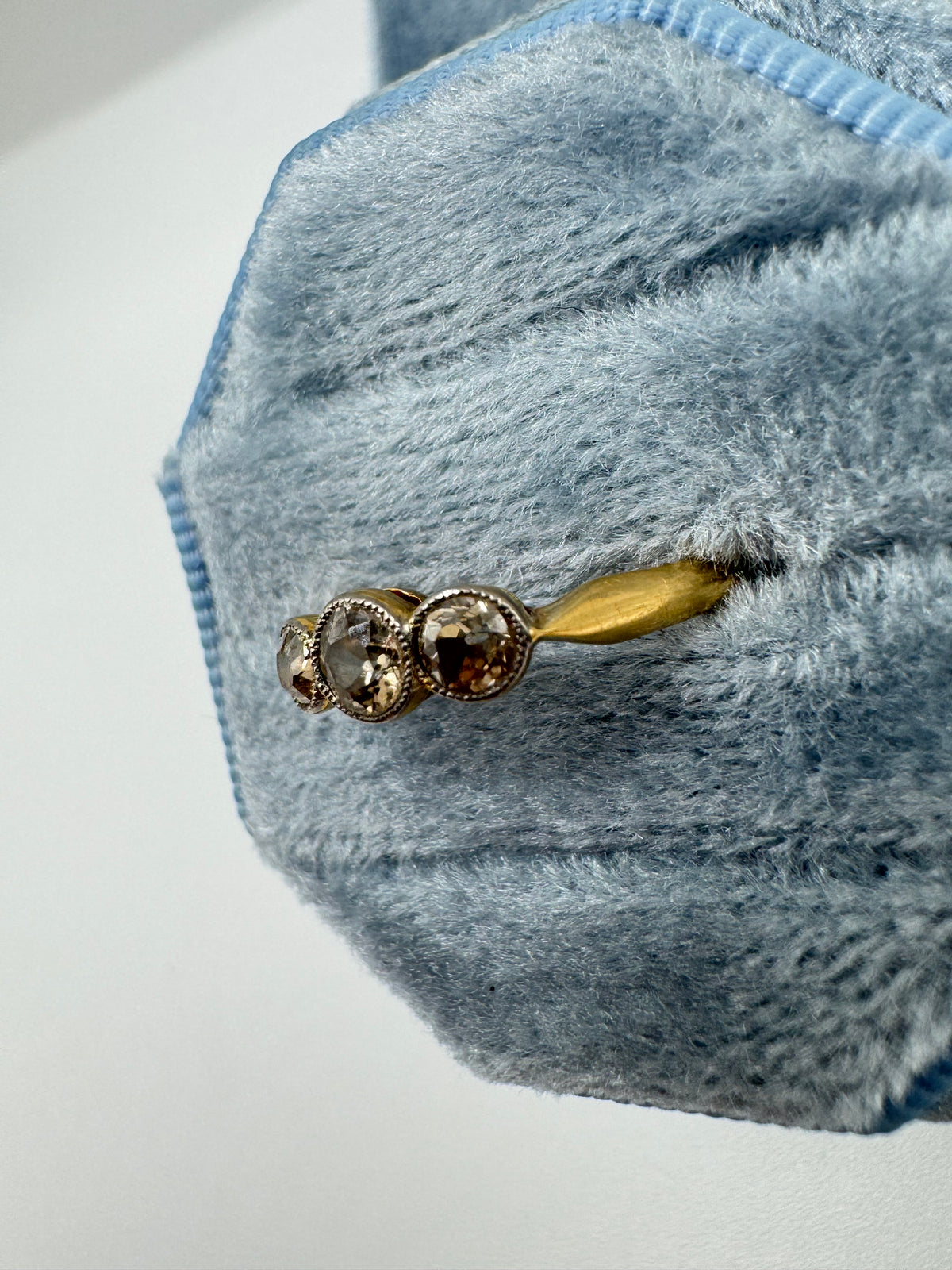Antique 18ct gold diamond ring