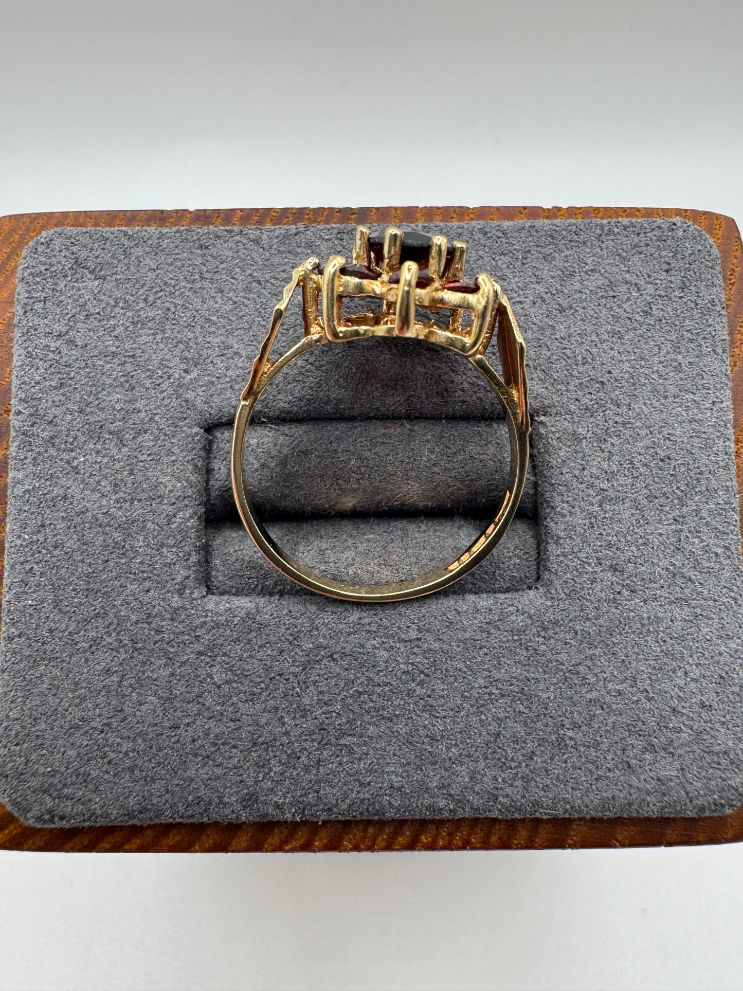 9ct gold garnet cluster ring