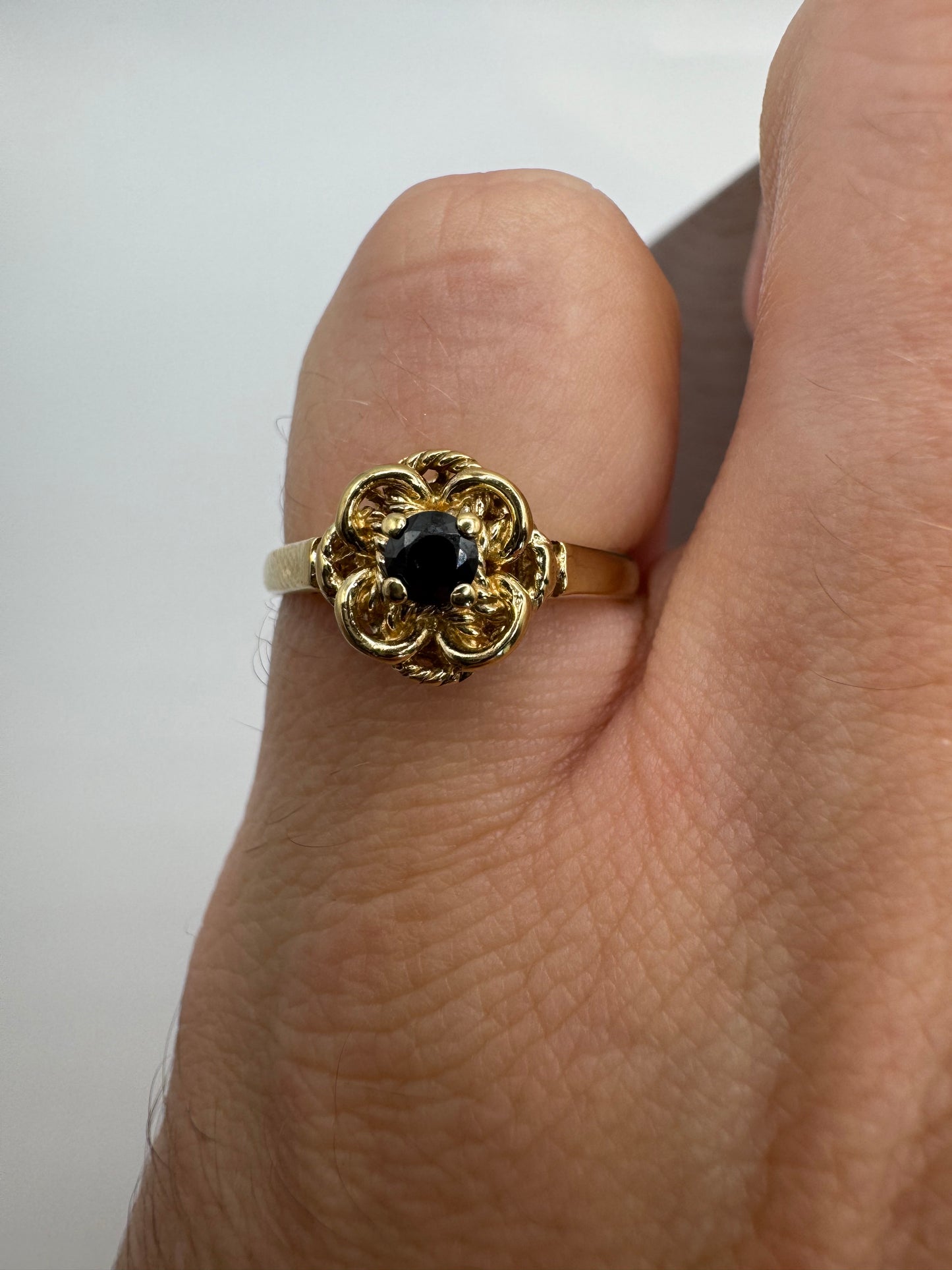 9ct gold sapphire flower ring